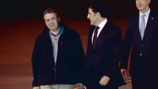 البارزاني أثناء استقباله وزيراً ألمانياً: هل خسرت برشلونة؟