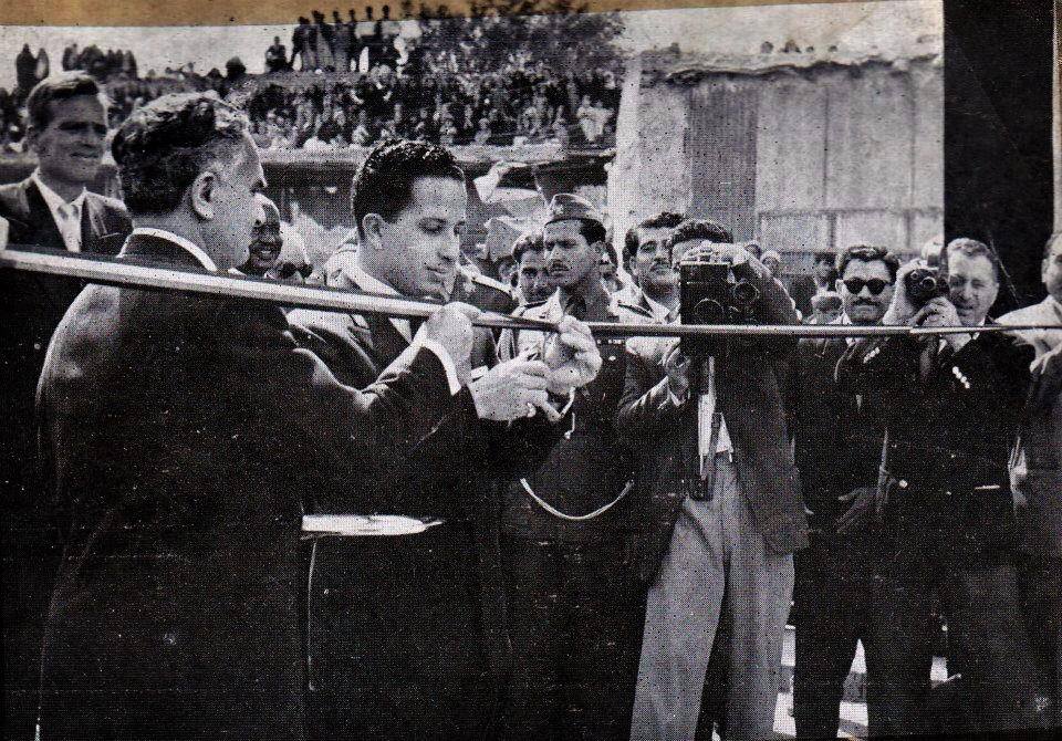 اخر ملوك العراق يفتتح جسر الائمة الرابط بين الكاظمية والاعظمية- من الارشيف الوطني
