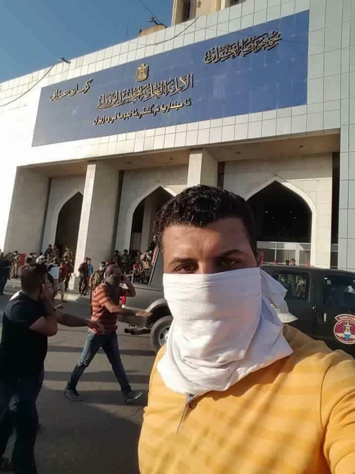 متظاهرون يقتحمون مكتب رئيس الوزراء