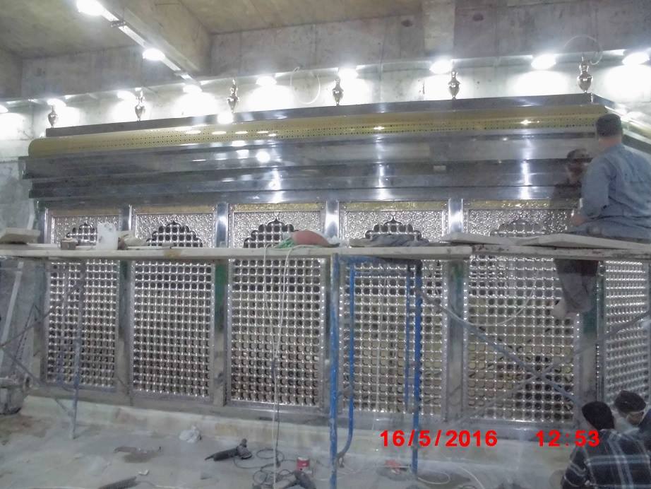 الانتهاء من نصب شباك للإمام الحسين عليه السلام داخل سرداب الامام الحجة (مصور)