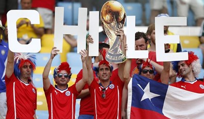 مشجع من تشيلي قطع 4 آلاف كلم في 4 أشهر على دراجة هوائية... لمتابعة فريقه في المونديال!