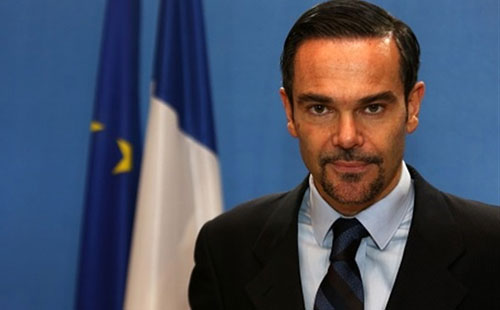 فرنسا تدعو لتشكيل حكومة وحدة وطنية بالعراق وتؤكد انها لن تتدخل فى العراق إلا بموافقته