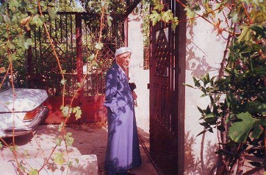 صورة نادرة لعميد المنبر الدكتور احمد الوائلي