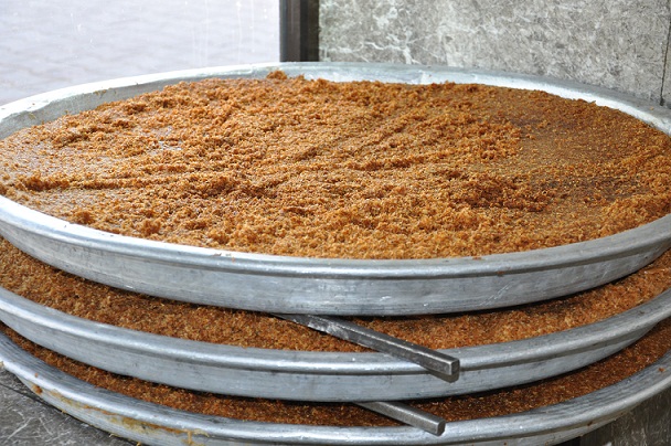 ازدهار بيع حلوى الدهين في كربلاء