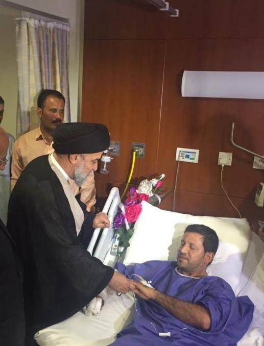 ممثل المرجع السيستاني يتفقد مراسل قناة العراقية ويوعز بنقله من مستشفيات العاصمة  إلى مستشفى الكفيل(مصور)