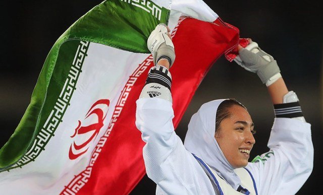 كيما زادة.. أول فتاة إيرانية تحصد ميدالية في التاريخ