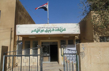 بناية حكومية ايله للسقوط ومشغولة بأكثر من 200 ناشط رياضي غرب كربلاء !! (مصور)