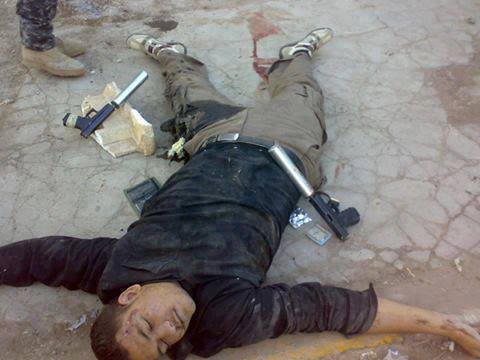 صورة  "ﺍﻟﻘﺎﺋﺪ ﺍﻟﻌﺴﻜﺮﻱ" ﻟﺘﻨﻈﻴﻢ ﺍﻟﻘﺎﻋﺪﺓ ﻓﻲ ﺍﻟﺤﻮﻳﺠﺔ  وهو مقتول