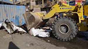 بلدية كربلاء تزيل التجاوزات على الارصفة والشوارع في مركز وأحياء المدينة