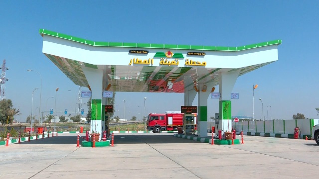 النفط توعز بإضافة خدمات التسوق ومنظومة الغسل والتشحيم في محطات تعبئة الوقود