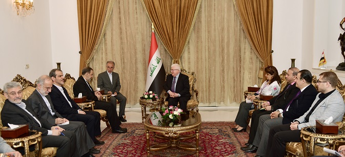 معصوم  يستقبل ولايتي :ايران اول دولة جارة ساندت العراق بمواجهته ضد الارهاب