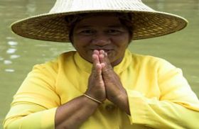 أساليب التحية بين الشعوب: من التحية بتصافح الألسنة إلى الضغط على الوجه واستنشاق النفس