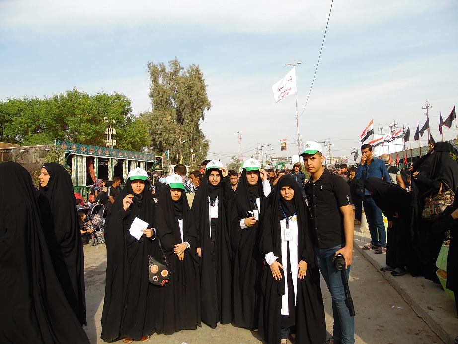 بالصور كربلاء: فرق للتوعية الصحية من الطلاب باسم (حملة بادر)