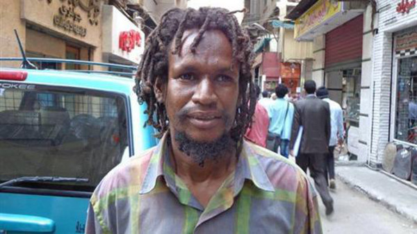 فنان غرافيتي سوداني زينت اعماله قصر الإليزيه في فرنسا.. مات متجمداً بشوارع القاهرة