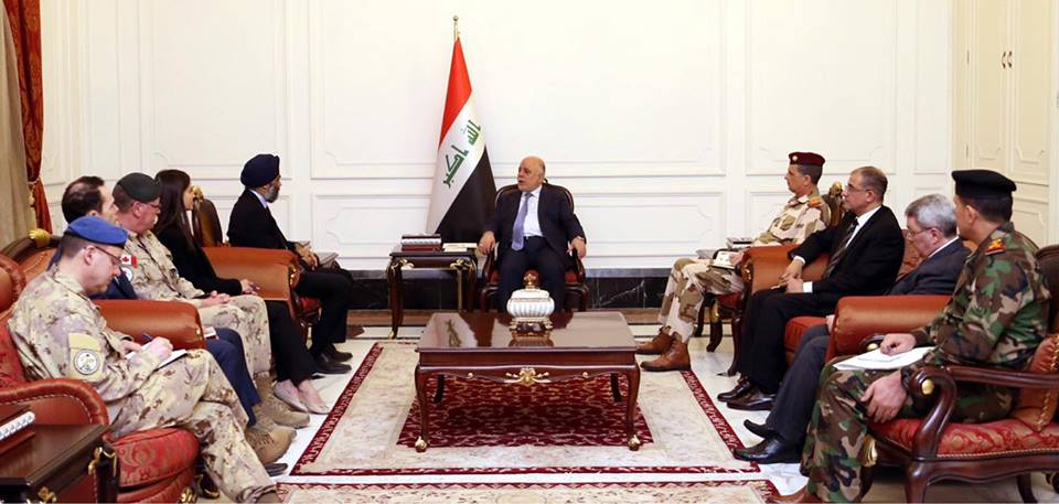 العبادي يستقبل وزير الدفاع الكندي بمكتبه في بغداد