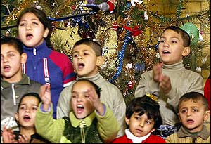 اطفال كربلاء ينشدون للسلام