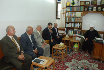 وفد من ديوان الوقف السني يزور العتبة الحسينية ويدعو ابناء كربلاء لزيارة متبادلة الى الاعظمية