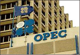 أسعار النفط الاميرکي تقترب من حاجز الـ 100 دولار