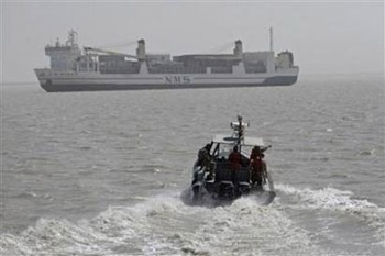 البحرية العراقية الناشئة تستعرض قوتها