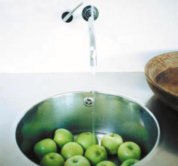 صحة كربلاء تعقد ندوة جماهيرية تعريفية حول امراض (  الكلويرا وانفلونزا الطيور والايدز)