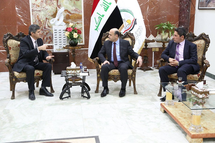 محافظ البصرة يجدد مطالبته بأن يكون للعمالة البصرية الحق في العمل بالشركات النفطية العاملة في المحافظة