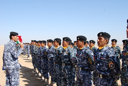 معاون محافظ الانبار وشيوخ عشائرها يحضرون تخرج 250  حارسا امنيا من اهالي الانبار في كربلاء (مصور)