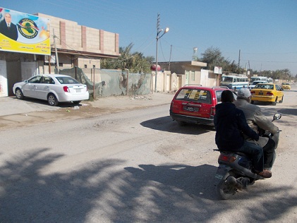 تخسفات واسعة في شارع حيوي قريب من مكتب احد نواب كربلاء يؤذي المارة (مصور)