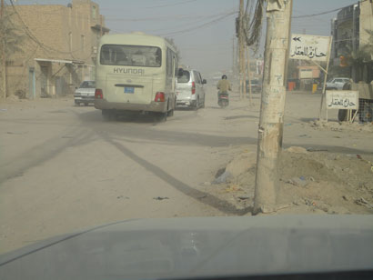 كربلائيون يطالبون باتخاذ اجراءات صارمة بحق الشركات المتلكأة في المشاريع الخدمية (مصور)