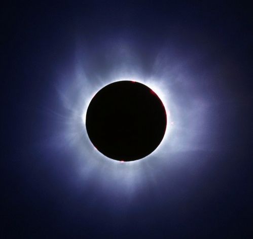 كسوف كلي للشمس يعم مناطق كثيرة بأوروبا والشرق الأوسط