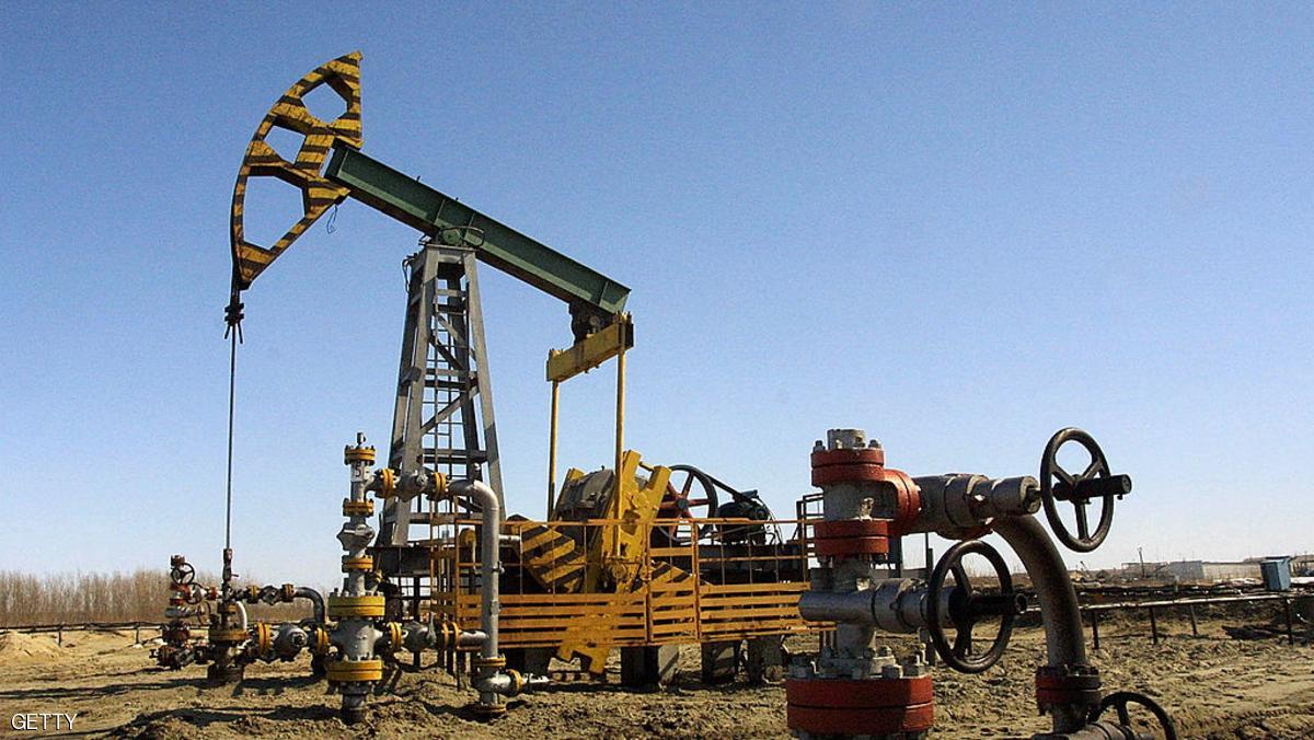 النفط يهوي مع زيادة حفارات النفط بأميركا