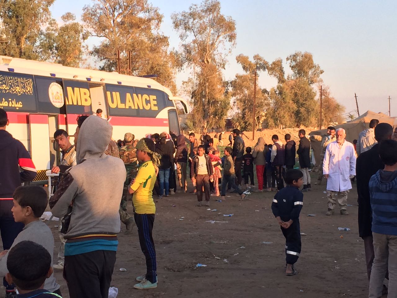 بالصور: العتبة الحسينية تجهز مخيم جديد من ٢٥٠ خيمة تحوي كافة الخدمات لأهالي الموصل