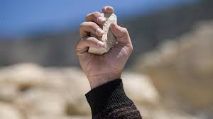 سورية بقيت على قيد الحياة بعد ان ظن راجموها انها ماتت