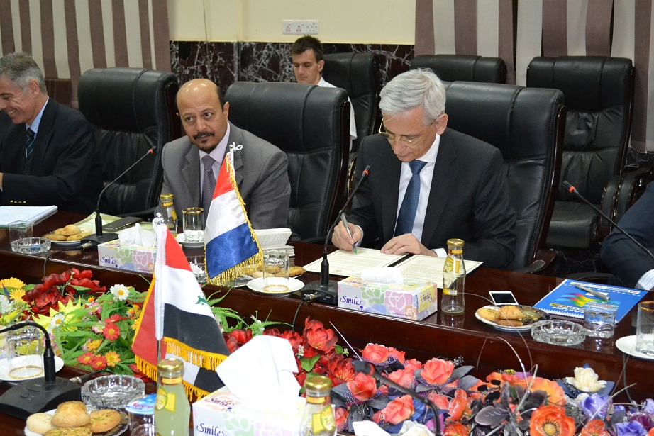 بالصور:السفير الفرنسي في بغداد يزور غرفة تجارة كربلاء لفتح افاق التعاون التجاري بين فرنسا والمحافظة