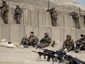 صحبفة امريكية :نقل قوات أميركية للكويت رسالة لإيران