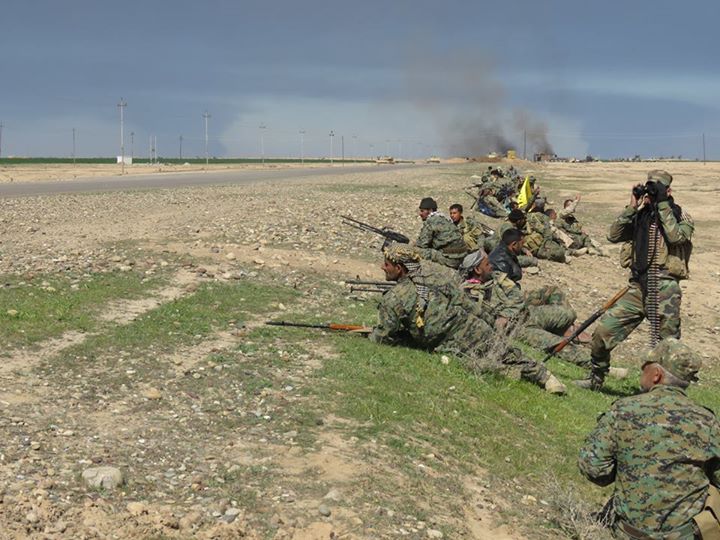 الإعلام الحربي يعلن مقتل 67 عنصراً من "داعش" واعتقال سبعة مطلوبين بمحافظتين