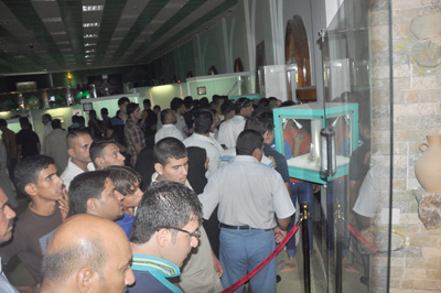 كربلاء :توافد اعداد غفيرة لزيارة متحف الامام الحسين عليه السلام (مصور)