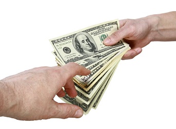 موظفون يدفعون 10 آلاف دولار ونصف رواتبهم من أجل عضوية «لجنة المشتريات»