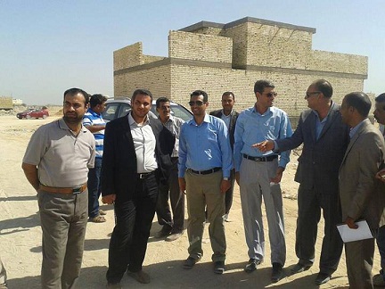 نائب محافظ كربلاء ورئيس فرع نقابة الصحفيين بالمحافظة وعدد من الصحفيين يشاركون بحملة لرفع الانقاض والنفايات(مصور)