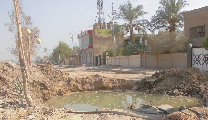 مواطنون من قضاء الهندية بكربلاء:عمليات تخريب منظمة للقضاء باموال الدولة ومقاولون يستندون على جهات عليا (مصور)