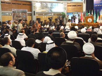 امين عام العتبة الحسينية المقدسة يشارك في المؤتمر الاسلامي العالمي المقام في البصرة