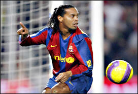 رئيس برشلونة يؤکد رغبة مانشستر سيتي في التعاقد مع رونالدينيو