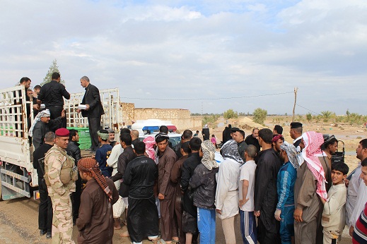 كوادر العتبة العلوية المقدسة تستنفر طاقاتها للمساهمة في اغاثة العوائل المتضررة من الامطار +صور