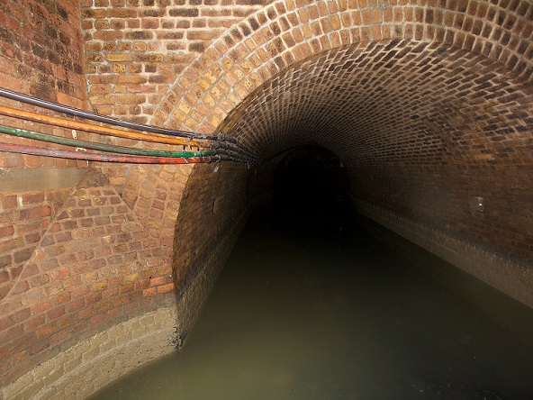 بالصور :ما لا يعرفونه عن مجاري أوربا