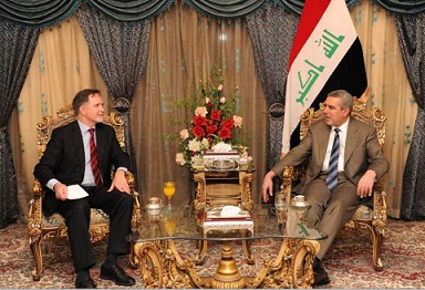 الخزاعي يلتقي السفير الامريكي:الحكومة العراقية ملتزمة بمرجعية الدستور واعتماد الحوار المشترك والموسع