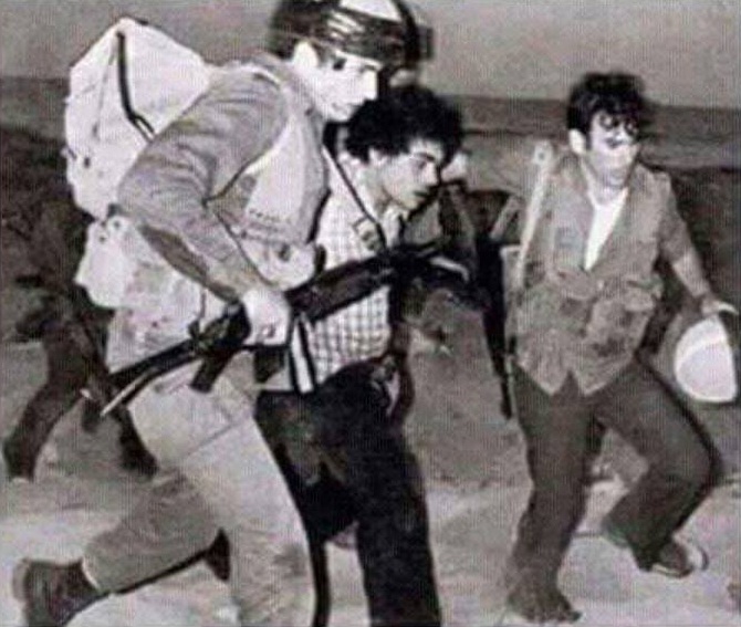 صورة ارشيفية نادرة جدا لعملية أسر سمير القنطار عام 1979 من قبل اسرائيل