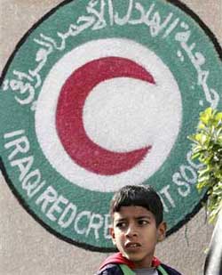 الكشف عن تورط مسؤولين بالهلال الأحمر في دعم المسلحين بالعراق