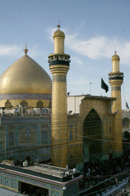 الملايين يحييون ذكرى وفاة الرسول محمد (صلى الله عليه وآله وسلم ) في مدينة النجف وكربلاء تتشح بالسواد