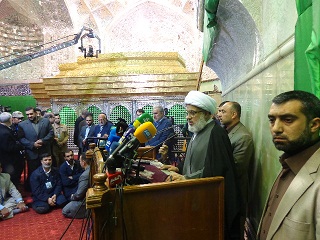 الشيخ عبد المهدي الكربلائي يعلن البدء بعملية استبدال شباك المرقد الحسيني (مصور)