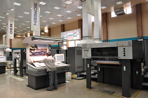 بالصور :مطبعة دار الوارث التابعة للعتبة الحسينية في كربلاء تقدم افضل مطبوعاتها اليومية