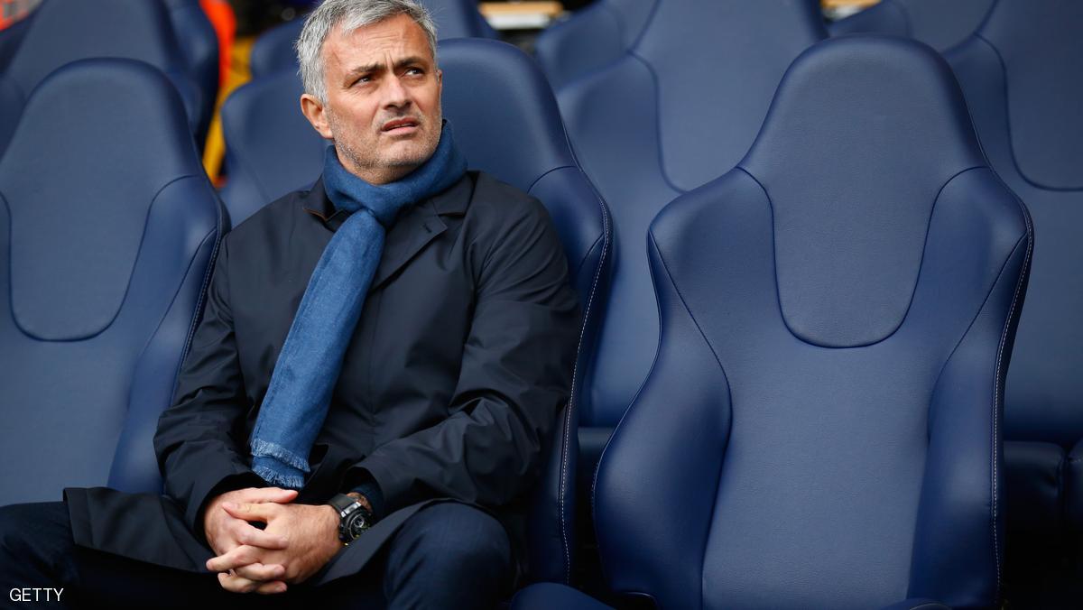 مورينيو "العاطل" يقتل وقت الفراغ بعالم السياسة